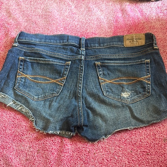 Abercrombie & Fitch Stylish Blue Denim Shorts - Picture 2 of 2